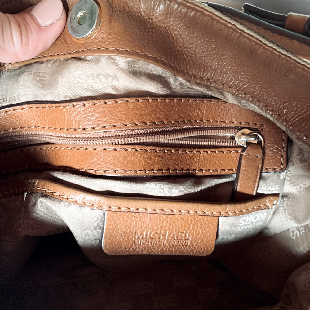 Michael Kors Signature Logo Purse - Picture 8 of 8